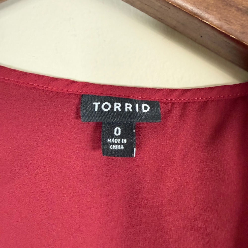 Torrid Burgundy Peplum V-Neck Smocked Waist Crochet Lace Blouse Size 0 - Picture 7 of 12